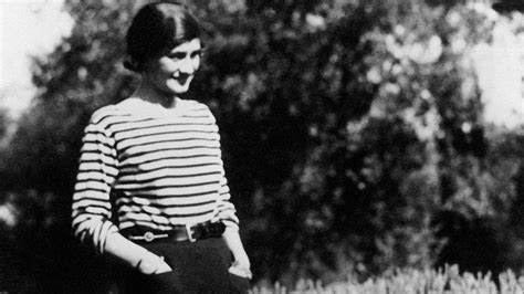 Maglia a righe, la storia dello stile marinière da Coco Chanel a oggi